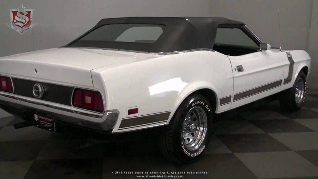 White 1972 Ford Mustang