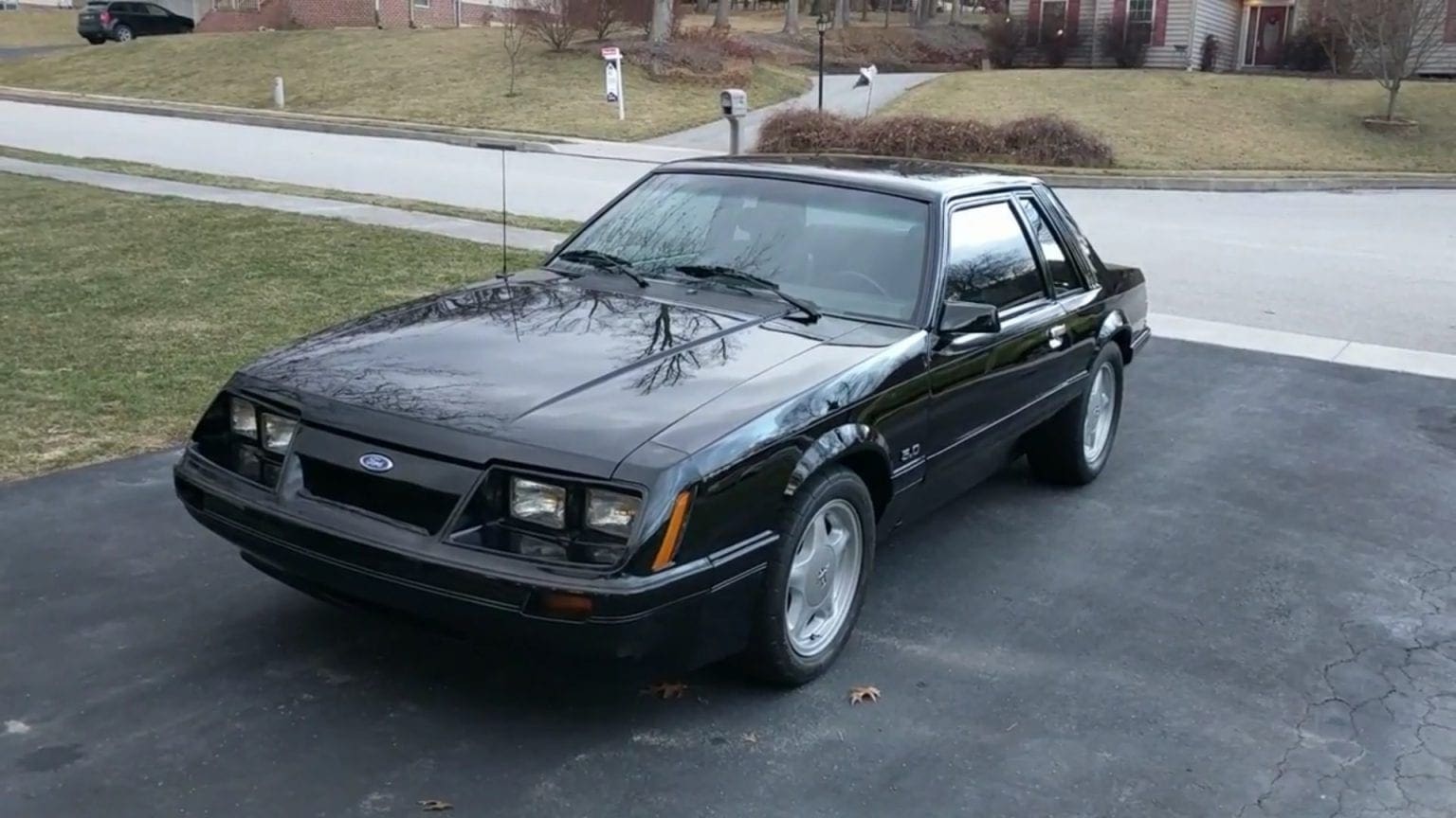 Video: 1985 Ford Mustang LX 5.0 Coupe Walkaround + Overview - Mustang Specs